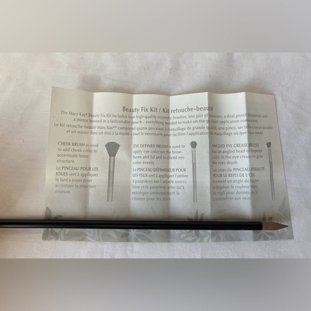 New Mary Kay Fix Kit 7 Piece W/ Zip Pouch Tweezers Brushes Sharpener Etc - Picture 9 of 10